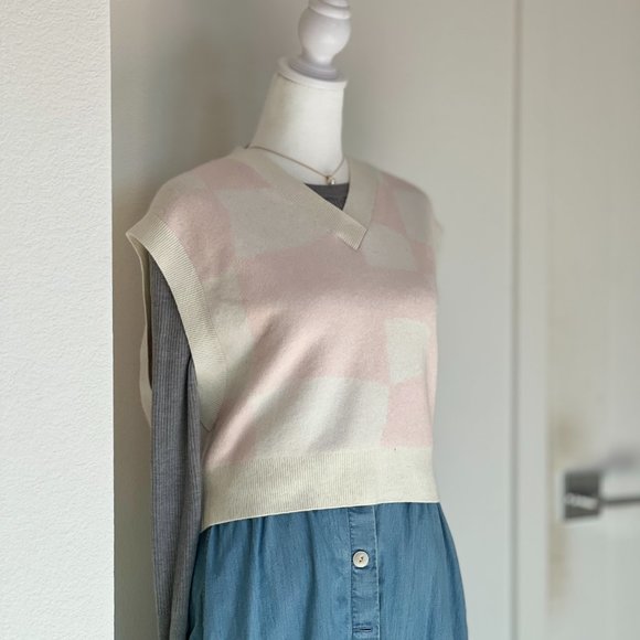 & OTHER STORIES Check Wool Blend Sweater Vest In Pink Jaquard - Picture 10 of 11